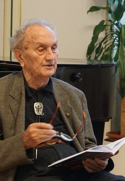Modern vagyok és ősi